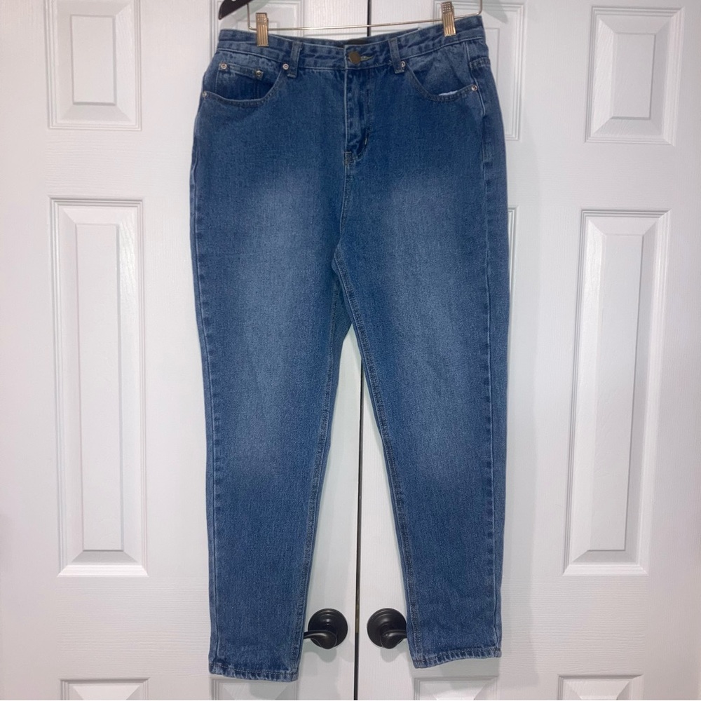Pretty Little Thing Women’s Medium Wash Mom Jean Size 8
